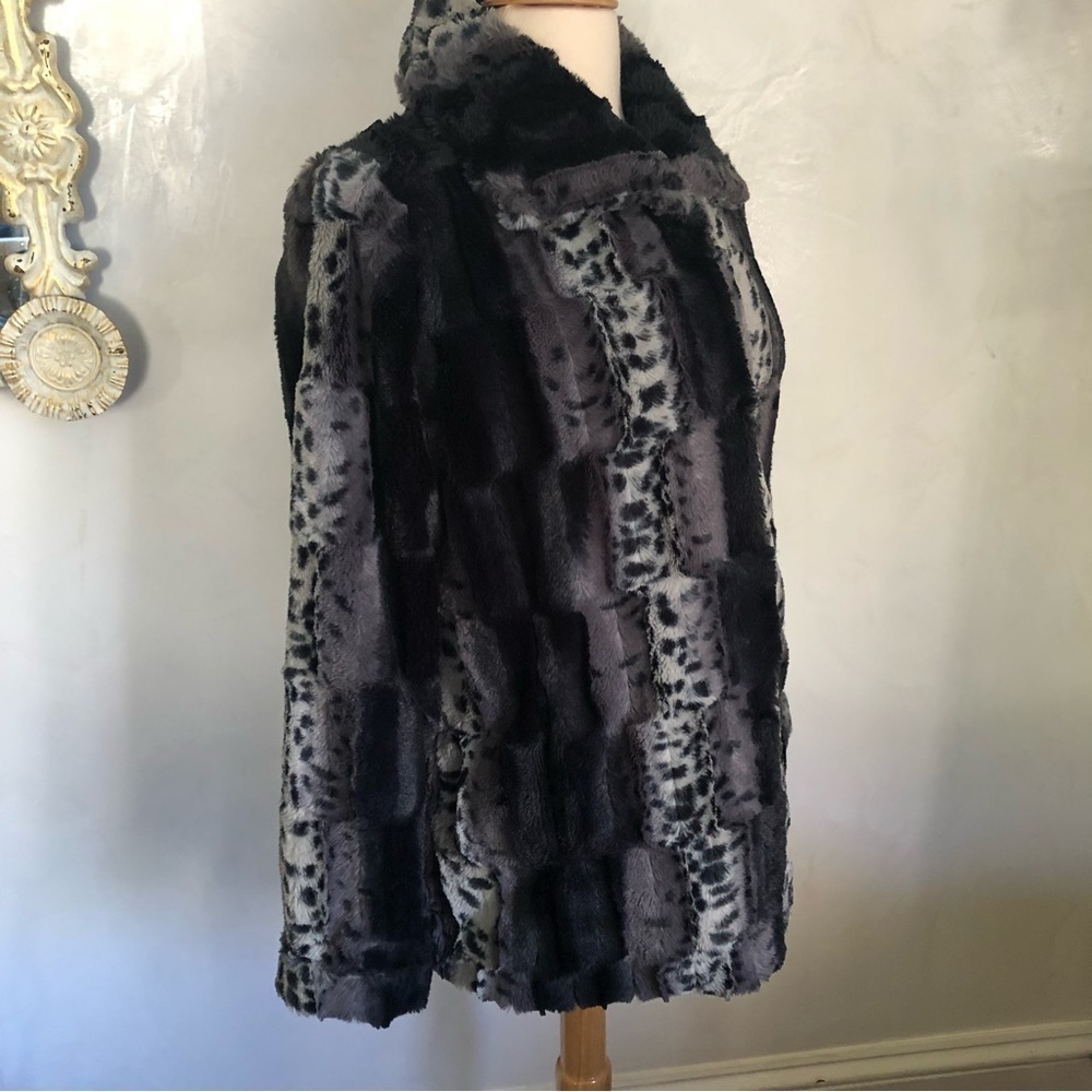 Dennis Basso color gray & black Faux Fur coat w/hook lock buttons Size Small - Picture 3 of 15